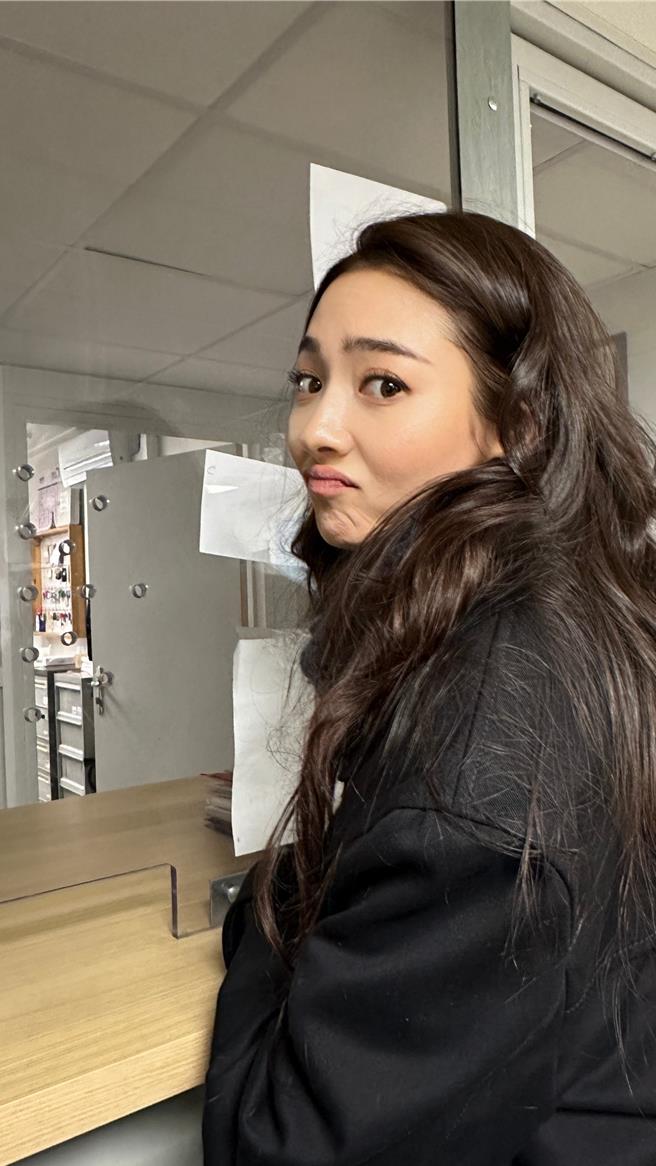 謝沛恩隨身行李遭竊赴警局報案。（繁星浩月提供）