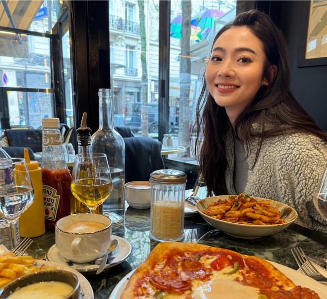 謝沛恩工作結束最後一天終於可以大吃美食。（繁星浩月提供）