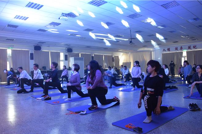 今天是3月8日妇女节，台中市警察局各分局纷纷举办庆祝活动。（警方提供）