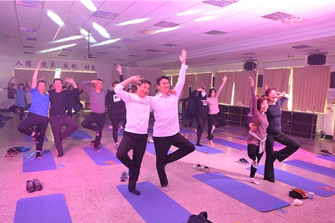 今天是3月8日妇女节，台中市警察局各分局纷纷举办庆祝活动。（警方提供）