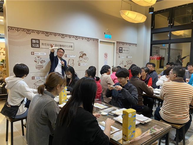 今天是3月8日妇女节，台中市警察局各分局纷纷举办庆祝活动。（警方提供）