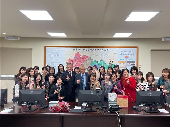 今天是3月8日妇女节，台中市警察局各分局纷纷举办庆祝活动。（警方提供）