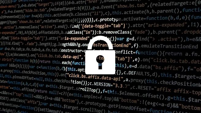 為避免公司營業秘密外洩，且為兼顧員工隱私權保障，雇主如要展開監控措施，最好能先進行資安教育訓練與宣導等程序，也能降低公司及決策者本身遭遇高度的訴訟風險。圖／摘自Pixabay