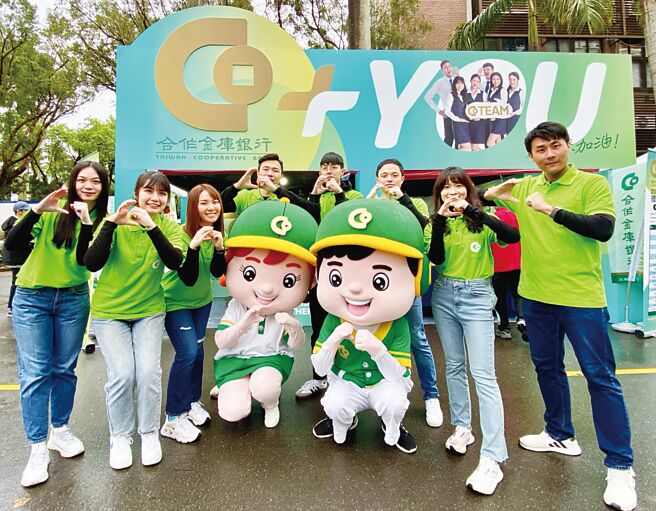 合庫銀行大規模招募326人，3月2日參加臺大校園徵才博覽會，為徵才活動起跑暖身。圖／合庫銀行提供