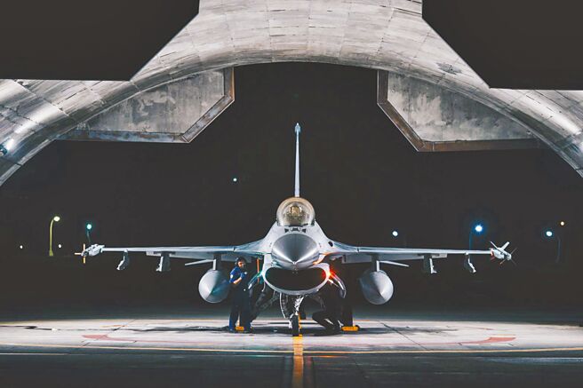 F-16V战机待命升空巡弋。（军闻社）