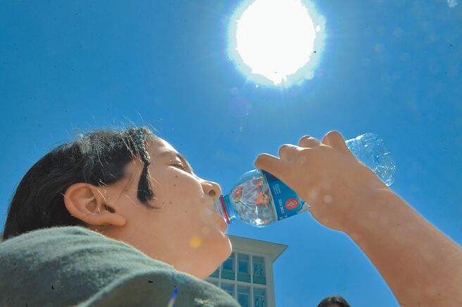 哥白尼气候变化服务6日表示，今年2月是全球有史以来最热的2月。（新华社）