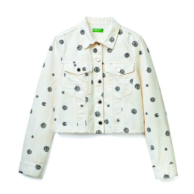 浪漫花朵系列花朵图案牛仔外套，价格店洽。（班尼顿提供）