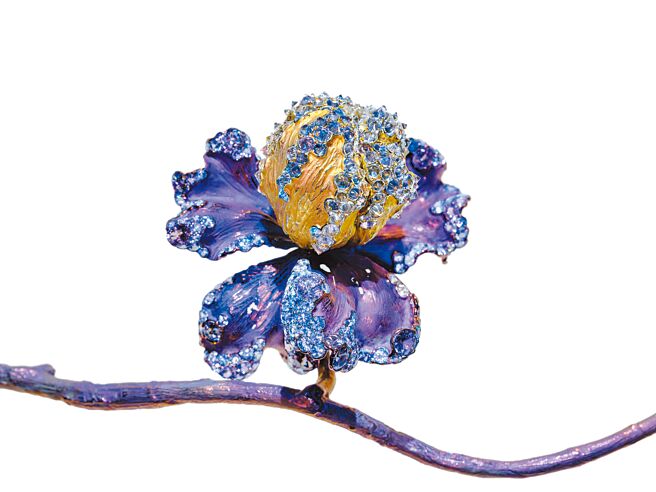 AKACHEN純鈦藝術珠寶「牡丹」胸針。（AKACHEN提供）