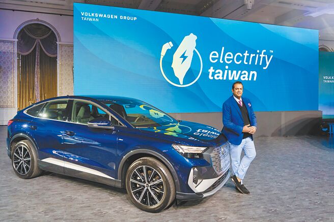 台灣福斯集團暨台灣奧迪總裁Rahil Ansari與Audi Q4 Sportback e-tron。（台灣奧迪提供）