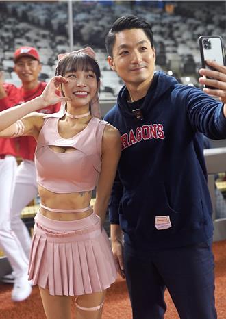 喊完「我是亘粉」後與林襄開心自拍  蔣萬安自曝回家後下場