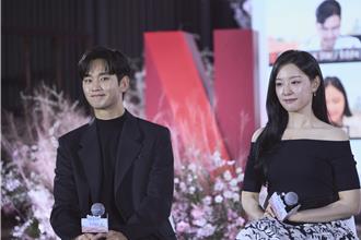 越洋訪問／金秀賢《淚之女王》為金智媛交出心臟 讚女方會接哏「下秒互動甜炸」