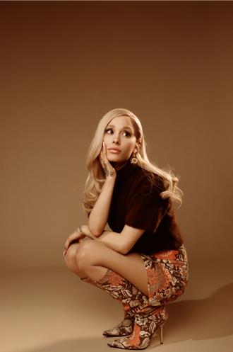 流行天后亞莉安娜出輯 致敬電影《王牌冤家》