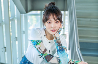 王淨幼稚園嫩照曝光 托腮放空0形象笑翻網