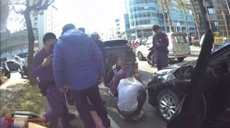 開車撞「直播天后」還打傷他男友 駕駛10萬交保另2嫌聲押