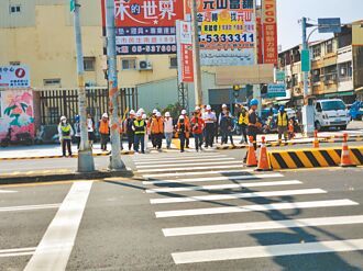 云林 庇护岛屡遭撞 斗六统一规格40公分