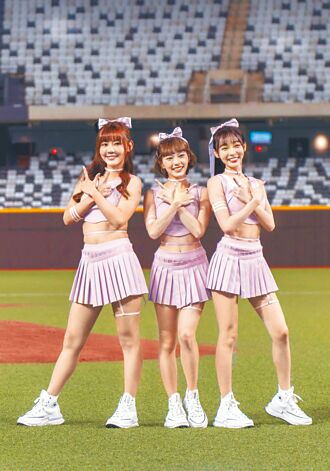 林襄變身小龍女 新戰袍辣秀曲線