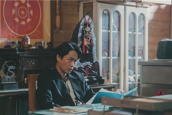 黃鐙輝演錢莊老大逼債讓人恨得牙癢癢，謙虛感謝觀眾厚愛。（公視台語台提供）