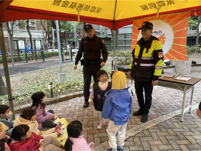星星國與信義警分局合辦小小警察體驗營。（翻攝照片／林郁平台北傳真）