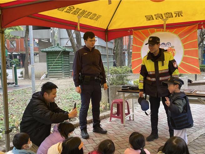 星星國與信義警分局合辦小小警察體驗營。（翻攝照片／林郁平台北傳真）