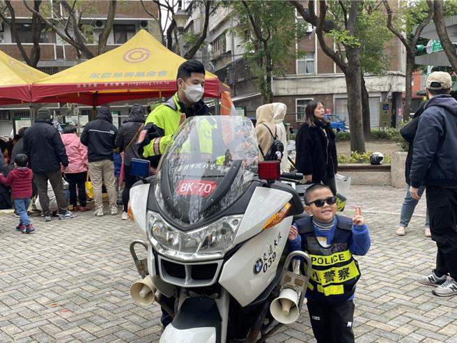 星星國與信義警分局合辦小小警察體驗營。（翻攝照片／林郁平台北傳真）