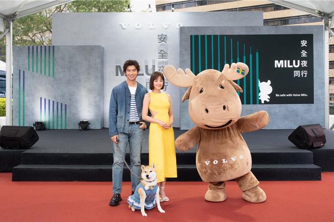 陈柏霖（左）带着爱犬Afuri和王净一起出席活动。（品牌提供）