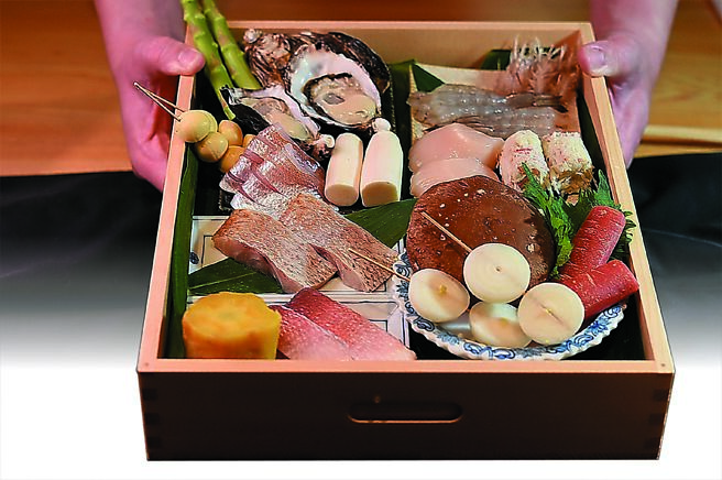 〈元一 天妇罗〉所用食材均为当季当令的优质食材，且连蔬食都讲究。图／姚舜