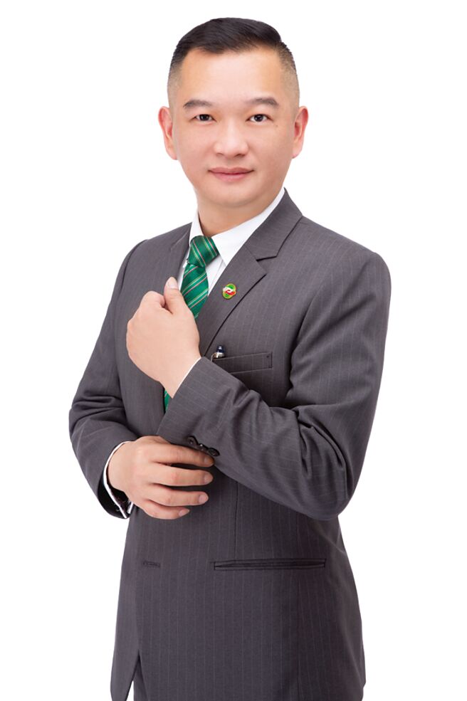 有巢氏房屋内坜环中加盟店店长陈永刚