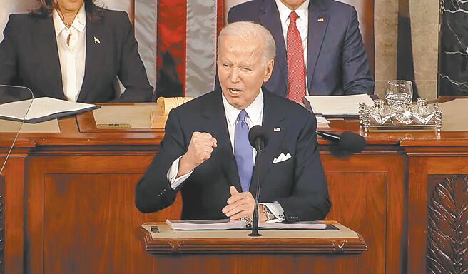 今年1月，拜登在国会做的国情咨文表现十分亮眼，以行动驳斥老化的质疑。（摘自美国白宫官网）