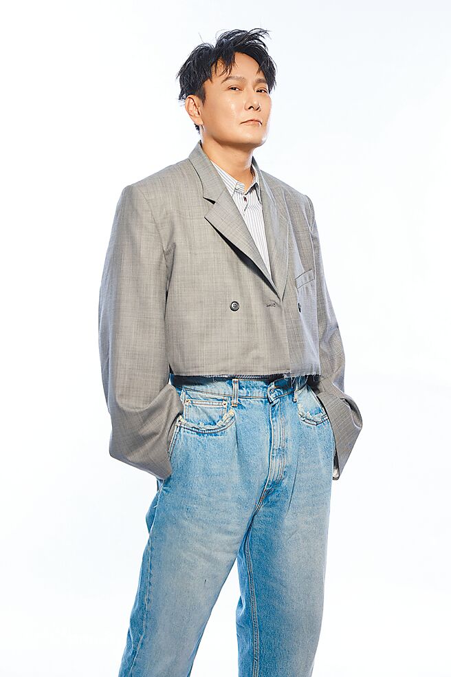 张信哲宣布4月20日在上海体育场开唱，8日释出全新主视觉及前导影音。（潮水音乐提供）