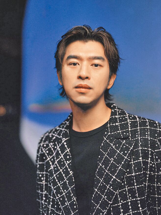 台灣男星陳柏霖近來工作戲約不斷，除了遠赴紐西蘭錄節目，這次又飛巴黎跑秀，相當忙碌。（CHANEL提供）