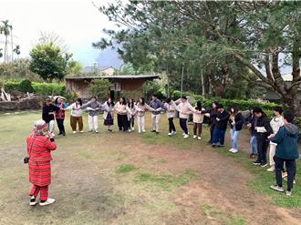 陸委會偕港澳同學深入原鄉部落 關懷弱勢孩童