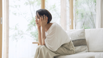 前任男友密戀媽媽！女兒目睹「兩人門口激吻」崩潰：還有吸田螺聲