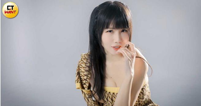 自認身邊有許多貴人的小帆，曾被粉絲邀請去公司尾牙表演。（圖／侯世駿攝）