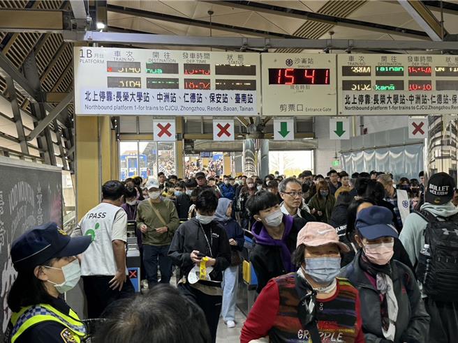 2024台湾灯会期间，台铁沙崙站进出人次累积达44万人次。（台铁公司提供／蔡亚桦台北传真）