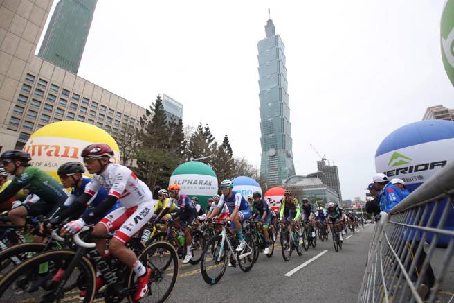 2024年國際自由車環台公路大賽10日在台北市登場，來自全球38個國家24支隊伍共計205位菁英選手來台競輪。（劉宗龍攝）