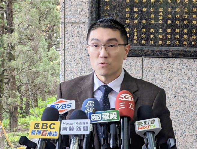 公民团体发起针对基隆市长谢国梁的罢免行动，两天内已经搜集到500份连署书。（张志康摄）