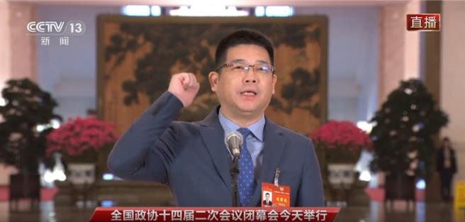 大陸福建泉州九牧集團董事長林孝發10日呼籲發揚「寧願睡地板，也要做市場」的奮鬥精神，一起「愛拚才會贏」！（央視新聞）