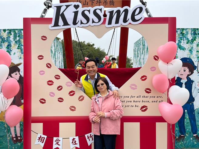 南投竹山鎮舉辦「2024白色情人節闖關活動」，在滿滿垂枝女貞如雪花般綻放的下坪自行車步道登場，150對情侶度過難忘的白色情人節。（竹山鎮公所提供／馮惠宜南投傳真）