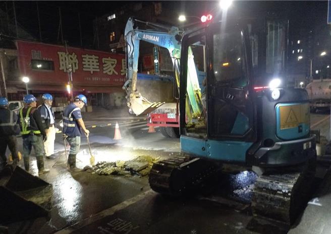 汐东线先期工程2023年底开工，目前完成大同路一、二段管线试挖作业。（捷运局提供）