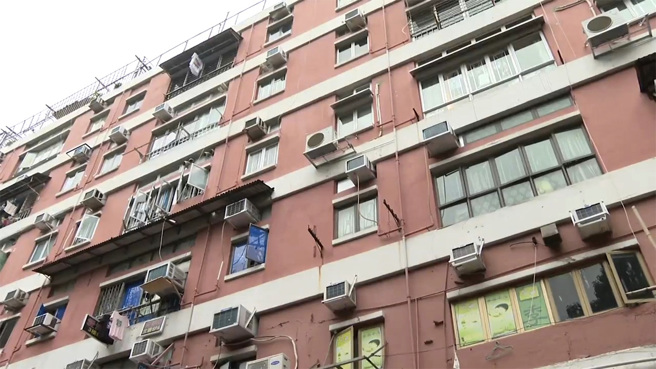 香港屯門一棟大樓被發現2具浸泡在透明玻璃罐內的男嬰遺體。圖為發現男嬰遺體的大樓。（圖／美聯社）