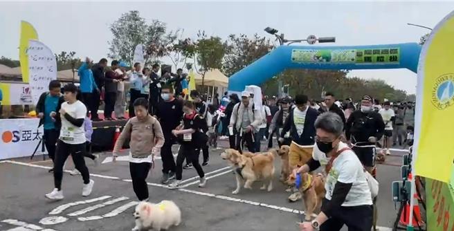 彰化田中马拉松运动小镇系列-「 Run For Love 宠爱迷你马拉松」10日热情开跑。（彰化县府提供／陈淑娥彰化传真）