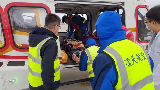 澎湖議員吳政杰10日心包填塞後送台中榮總。（凌天航空／許逸民澎湖傳真）