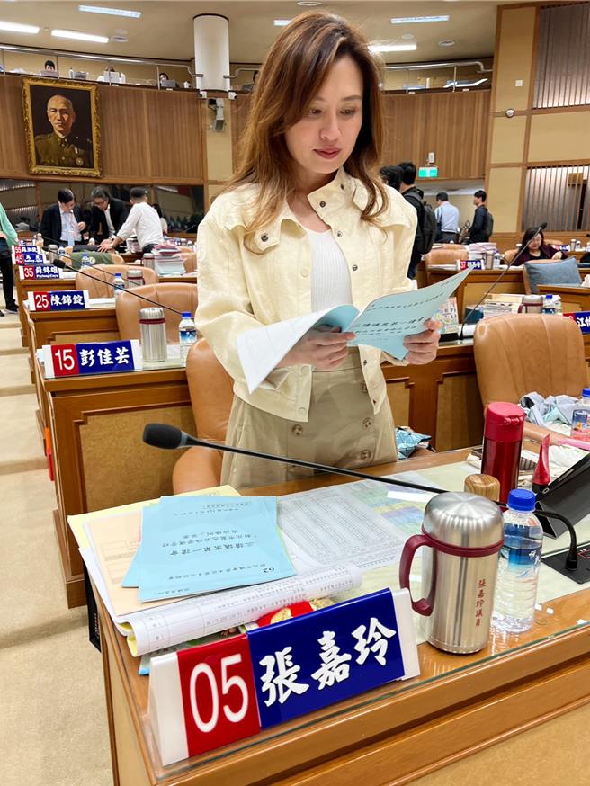 新北市议员张嘉玲10日跑行程时，突遭男子袭击骚扰。（翻摄张嘉玲脸书）