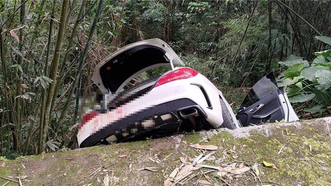 新北市树林区今(10)日下午15时许发生掳人案件，年约40多岁的桃园男子，疑似与人发生纠纷遭到殴打并掳上车。（民眾提供／刘玮晴新北传真）