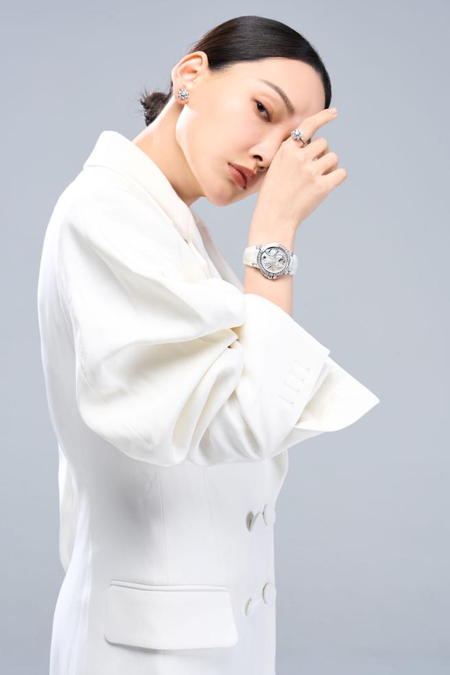 林映唯坦承自己是緊張大師，為接演舞台劇《婚內失戀》，求好心切的她早已開始背台詞。（JOJ PHOTO攝，專題企畫／中時時尚，服裝提供／CHLOE）