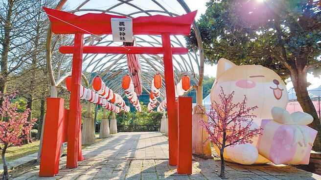 「三芝櫻花季」活動9、10日在三生步道登場，粉嫩嬌媚的櫻花為三芝增添春天浪漫氣息。（新北市三芝區公所提供／呂健豪新北傳真）