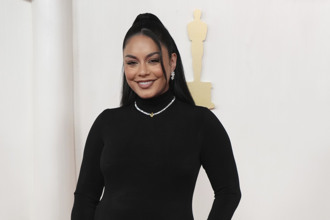 奥斯卡红毯／《歌舞青春》女星挺超大孕肚现身