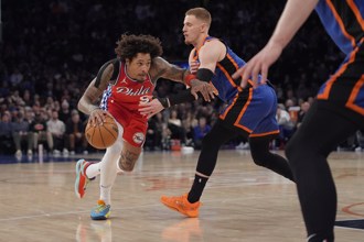 NBA》迪文森佐「擒抱」烏布雷引爆衝突 七六人險退尼克