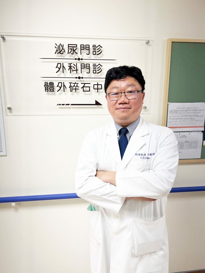 三重宏仁医院延揽长庚泌尿科许毓昭等权威医师组成医疗团队，并引进最新高规格医疗技术，新北市不必到大医院就可获得高规格的医疗服务。（林金池摄）