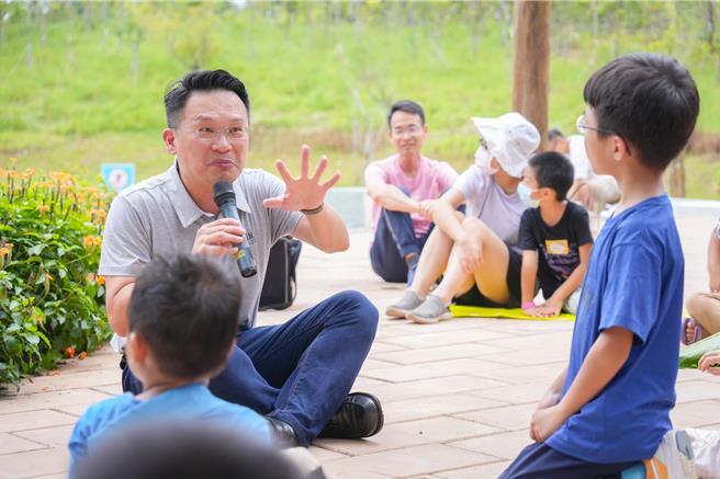 「成就遊戲城市-桃園共融遊戲場總顧問」—自然遊戲場實驗工作坊。(工務局提供／蔡依珍桃園傳真)